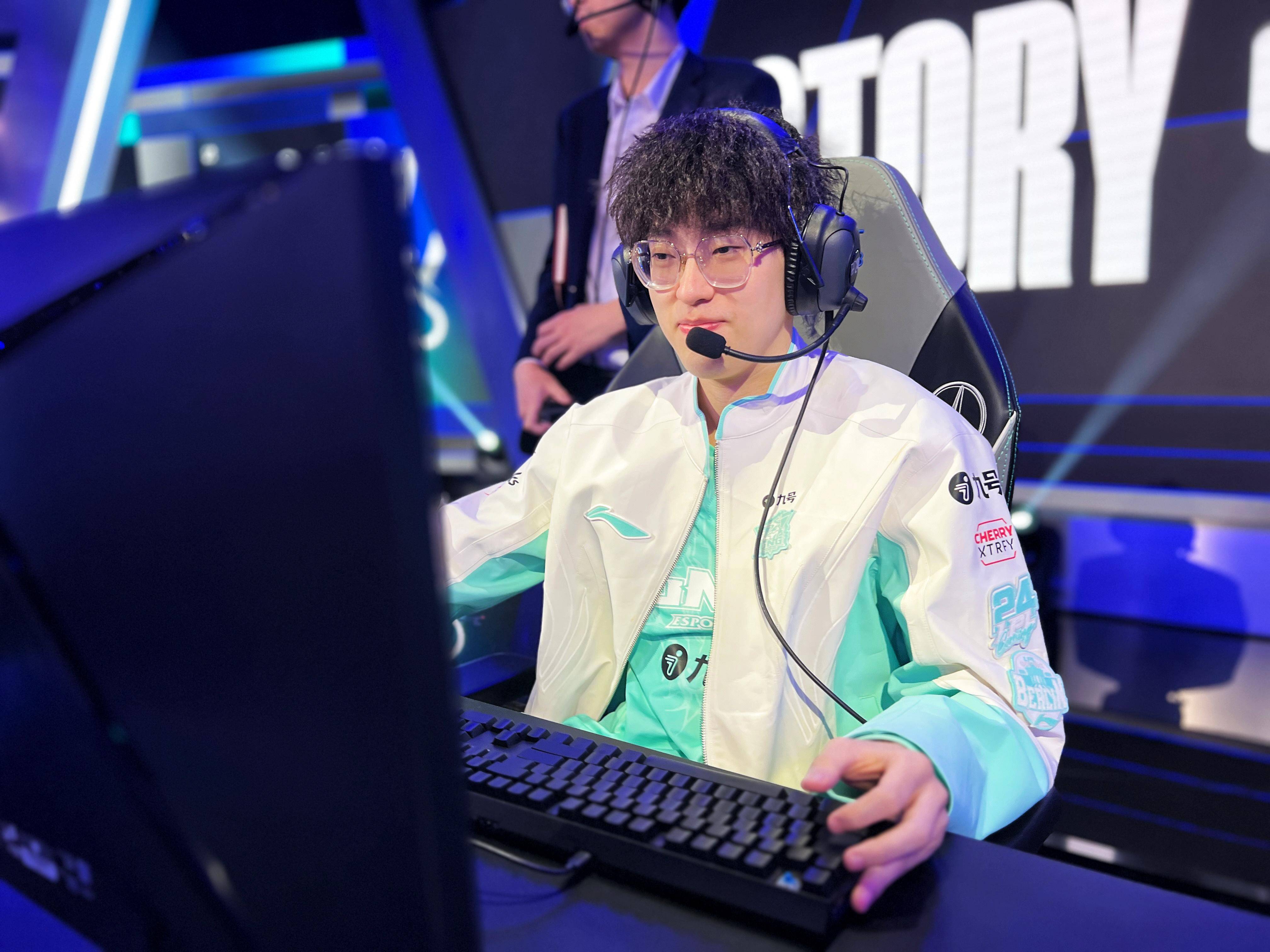  Scout回归赛场，爆冷首场状态亮眼，TES观众沸腾！-爱游戏官网入口地址